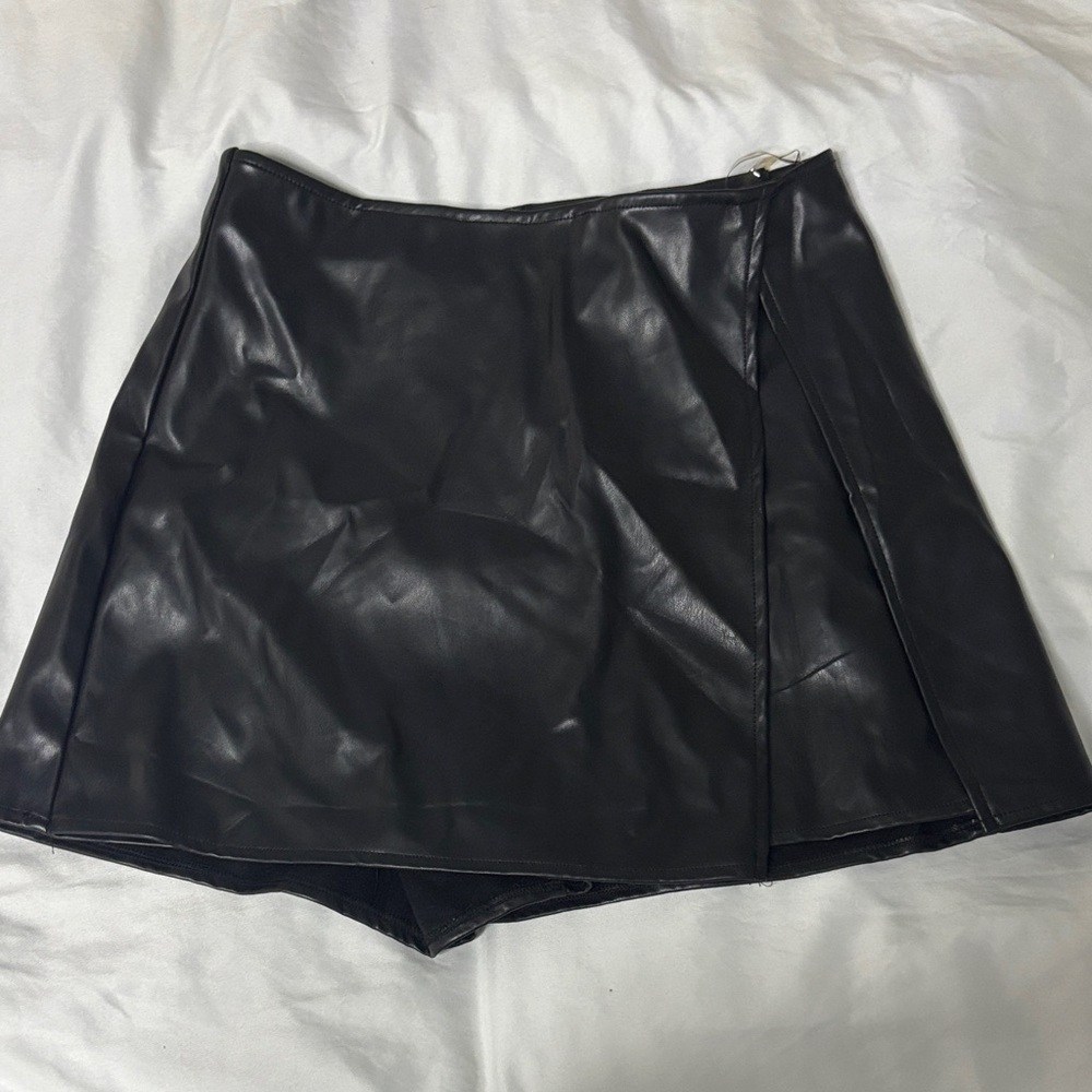 PacSun Black Faux Leather skort